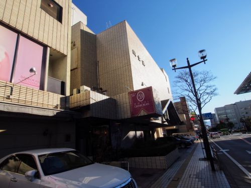 甲府のシティホテル談露館宿泊&日帰り入浴記 源泉かけ流しのモール泉につかり、甲州牛のステーキをいただく