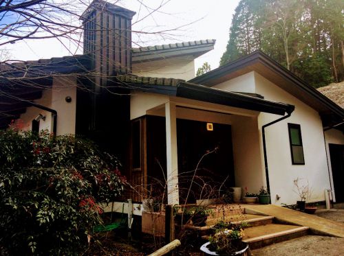 黒川温泉の高台にたたずむCafeCiel(カフェ・シエル)で本格手造りケーキと紅茶をいただく