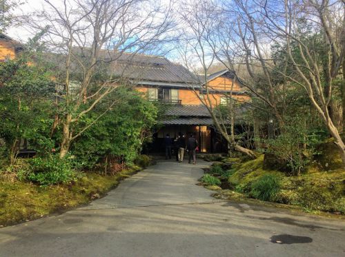 熊本県・黒川温泉 看板猫の弁慶がかわいい「山みず木」日帰り入浴記