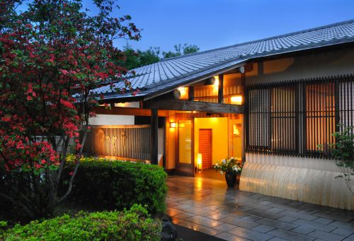 懐石料理の美味と温泉宿の寛ぎを融合させた料亭旅館 群馬・草津温泉「つつじ亭」