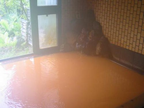七色温泉 さて何処でしょう?
