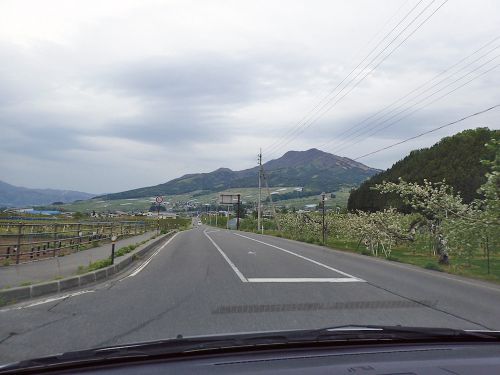 絶景露天「馬曲(まぐせ)温泉」から北斎と栗の町小布施へ