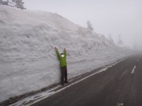 志賀草津道路・雪の回廊と温泉巡り