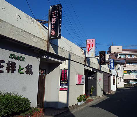 妖しいネオンが光る山形の風俗歓楽街「天童温泉」(山形県天童市)