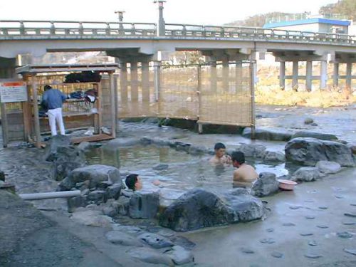 ■17.10/21(土)~22(日)…鳥取砂丘と三朝温泉。宝くじが当たる金持神社。アニメFree!とゲゲゲの鬼太郎不思議ワールドツアー。