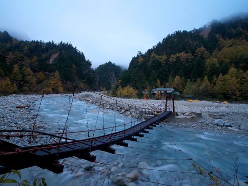 秋の湯俣温泉(3) 高瀬渓谷の紅葉と仙人閣