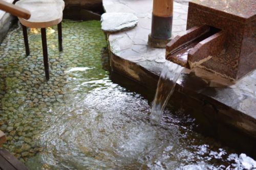 北陸旅行の宿泊先は、山代温泉 瑠璃光(るりこう)。カップル、ファミリー、三世代旅行にもいいよ!|石川県・加賀温泉駅