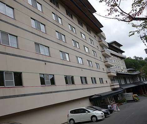 白濁りの硫黄の香りたっぷり♪加水のみの源泉かけ流し「登別温泉 石水亭」(北海道登別)