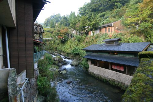 【由布市】湯平温泉 砂湯温泉&銀の湯~身体を包む熱い刺激!風情を感じる温泉地