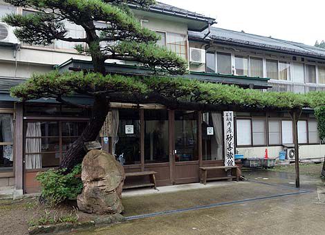 炭酸泉・鉄鉱泉の両方の泉質が楽しめる源泉かけ流し「東鳴子温泉 いさぜん旅館」(宮城)