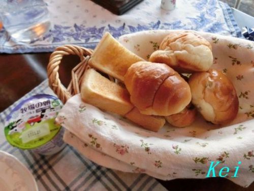 蓼科高原・芹ケ沢温泉『四季の宿すばる』(4)朝食と朝の蓼科山 〔長野県茅野市北山〕
