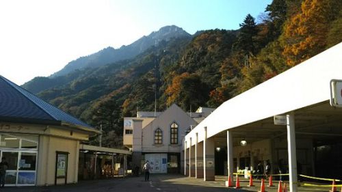 三重県・湯の山温泉の紅葉(1)御在所ロープウェイと御在所岳★温泉街★御在所カレーうどん 〔三重県菰野町〕