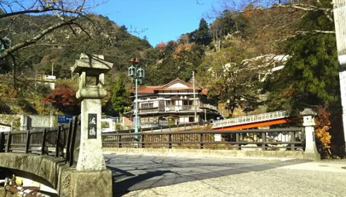 三重県・湯の山温泉の紅葉(3) 温泉街・ 大石内蔵助ゆかりの地 〔三重県菰野町〕