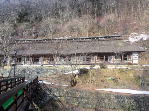 岩手県花巻市 大沢温泉 菊水館 宿泊記 築160年以上、茅葺き屋根の温泉宿に一人泊