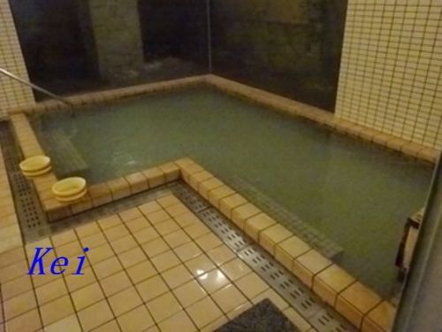 南紀勝浦温泉「料理旅館 万清楼」(2)海辺で珍しい白濁硫黄泉★内湯★泉質 〔和歌山県那智勝浦町〕