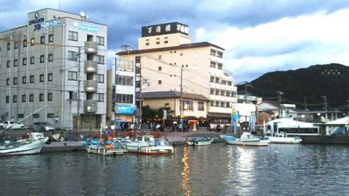 南紀勝浦温泉「料理旅館 万清楼」(1)お部屋からの眺め★夜景と朝 〔和歌山県那智勝浦町〕
