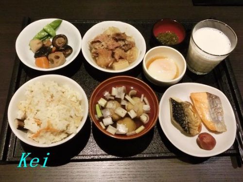 『天然温泉 夕霧の湯 ドーミーインPREMIUMなんば』(4)朝食バイキング 〔大阪府大阪市中央区〕