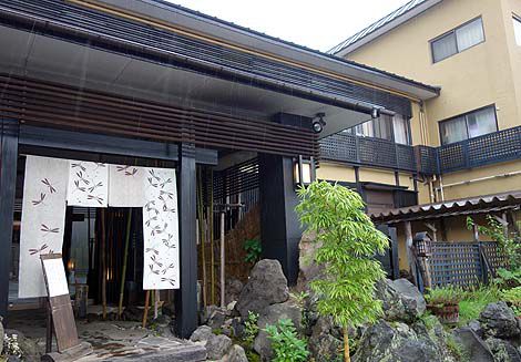 その白濁りの100%源泉かけ流し硫黄泉はさすがに極上!「高湯温泉 安達屋旅館」(福島市)