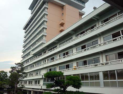 高知城すぐのゴージャス天然温泉旅館「三翠園」(高知市)