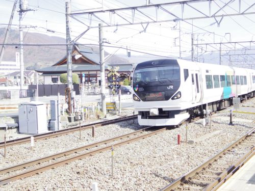 特急かいじ号に乗って、山梨県の温泉へ。