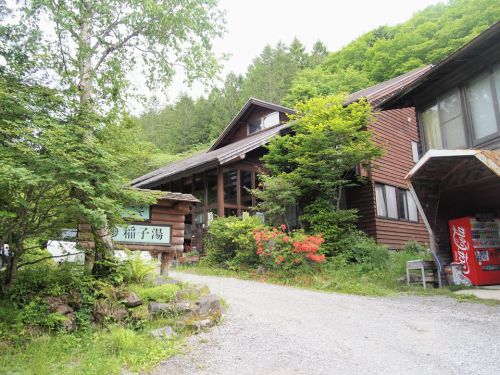 長野県 八ヶ岳山麓の温泉宿 稲子湯旅館で日帰り入浴し、極上の炭酸硫黄泉を堪能