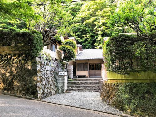奥湯河原温泉 旅館加満田 宿泊記 部屋風呂も温泉!文人に愛された歴史ある宿で一人泊