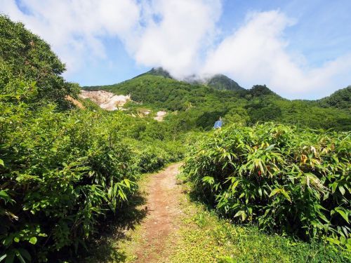 真夏の妙高山 日帰り一人登山 麓の温泉に前泊し、スカイケーブル山頂駅から往復する山旅