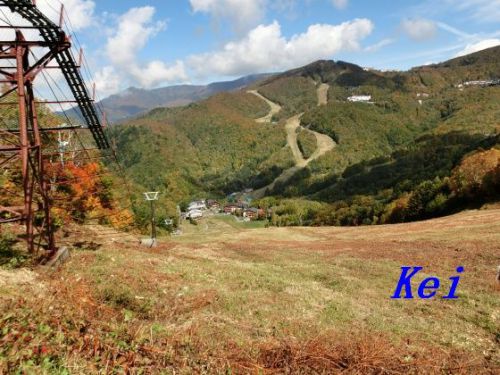 志賀高原(13)発哺温泉へ・・・・志賀山温泉と東館山を遠望 〔長野県山ノ内町〕