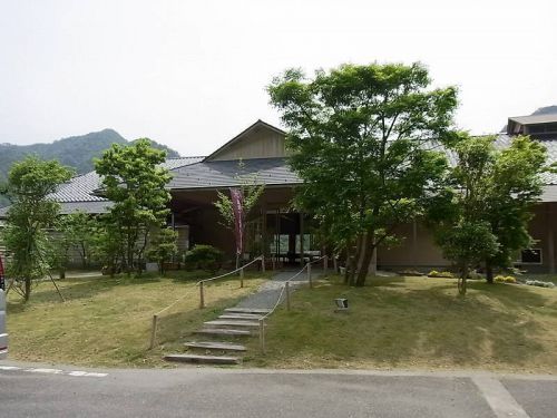 かすみ矢田川温泉(美方郡) 山々を借景にした、静かな寛ぎの湯