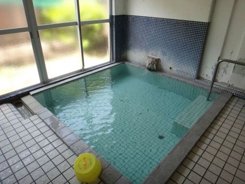 鹿教湯温泉 高梨共同浴場(上田市) 温泉街の外れにひっそりと佇む、隠れた名湯