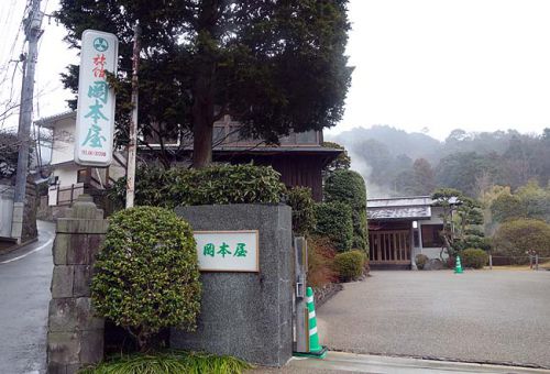 別府明礬温泉 岡本屋旅館（大分）青磁色の神秘の露天風呂はまさに最高峰！この硫黄泉には癒されるわ[施設編]