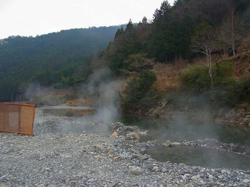 川湯温泉 ペンション あしたの森(田辺市) ③川湯温泉名物、河原を掘ればそこは露天風呂