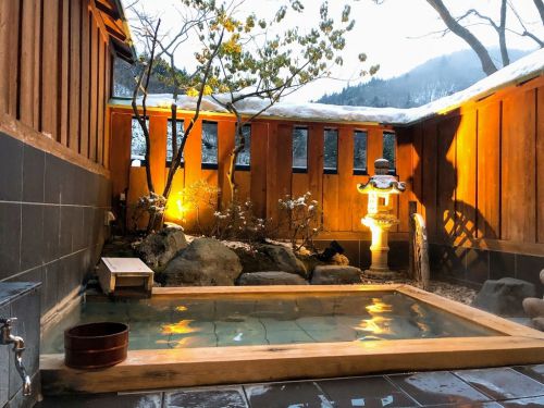 四万温泉 柏屋旅館 宿泊記 冬は雪見露天になる貸切風呂に何度でも無料で入れる!女性に人気の宿に一人泊