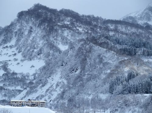 今冬はじめての雪見風呂、笹倉温泉へ