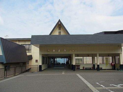 笹倉温泉 龍雲荘(新潟県糸魚川市) ①外観・部屋 雪深い、静かな里山の一軒宿