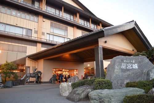 千葉の木更津温泉「龍宮城スパ ホテル三日月」の日帰り温泉は、ぬる湯で子連れに最高!!