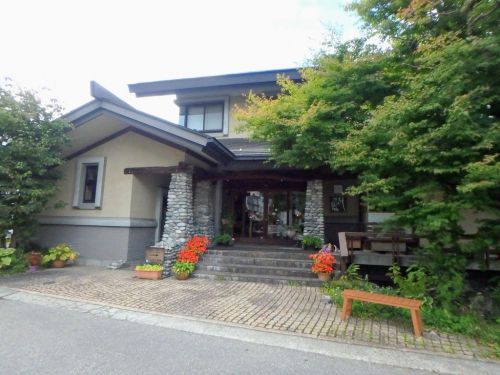 白馬八方温泉 しろうま荘 宿泊記 休前日も一人泊可能な、程良くアットホームで居心地の良い温泉宿