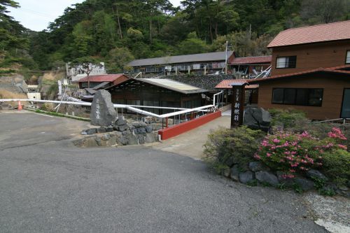 【霧島市】新湯温泉 霧島新燃荘~白を通り越して青!美しい硫黄泉にうっとり!