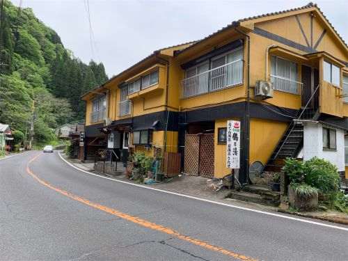 【霧島市】安楽温泉 鶴乃湯~ドバドバ湯量に感激!風に吹かれてゆったり長湯