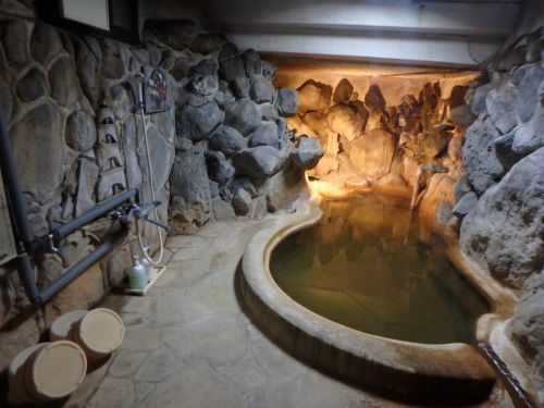 別府北浜 お宿加賀屋 駅から徒歩10分 洞窟風呂が名物の老舗温泉旅館で日帰り入浴