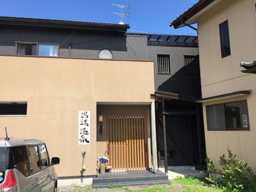 梅雨が明けてぬるい温泉に