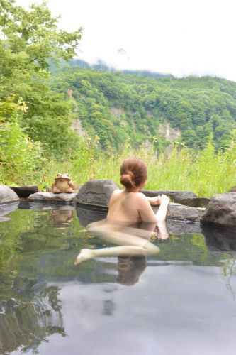 閉鎖されゆく混浴温泉!露天風呂からの絶景にただただ感動。和山温泉 仁成館【長野県の混浴露天風呂】