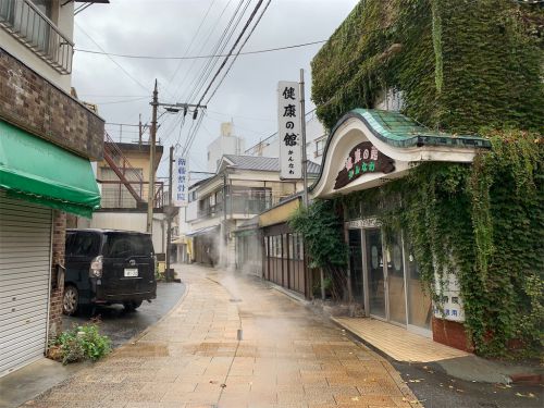 【別府温泉】鉄輪温泉 かなわ荘~ハイカラ空間が素敵過ぎる!真っ赤な外観の宿泊施設
