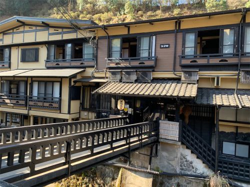 【南小国町】黒川温泉 新明館~自然に溶け込んだ露天風呂と珍しい洞窟風呂