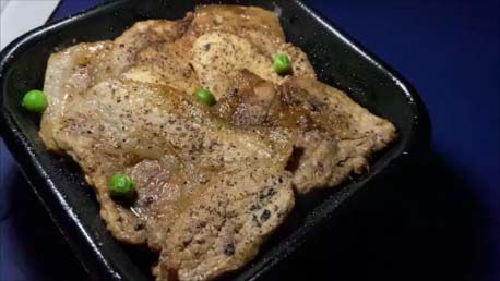 【北海道帯広豚丼食べ比べ】スズキエブリイ北海道車中泊温泉旅1日目泊は道の駅「ガーデンスパ十勝川温泉」で車中めし「豚丼のぶたはげ」
