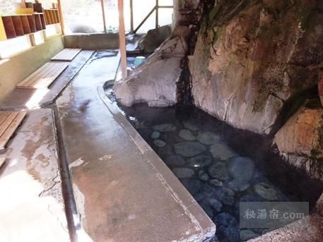 木賊温泉 岩風呂 24時間営業の共同浴場 ★★★★