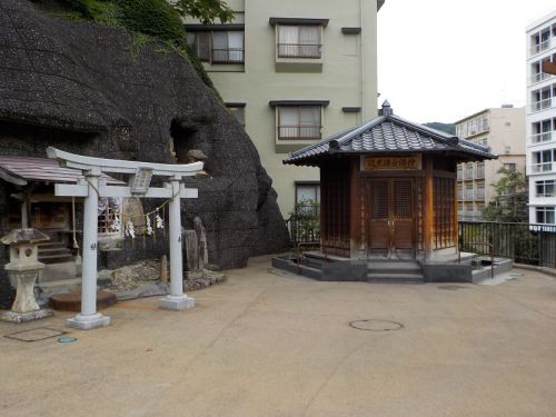 【飯坂温泉 波来湯公園 足湯】旧波来湯の浴室跡