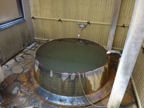 七釜温泉 七釜荘 ②七釜温泉の源泉を釜風呂で楽しむ
