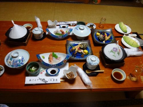 七釜温泉 七釜荘 ③夕食のメインは、鮮度が良すぎるエビ!