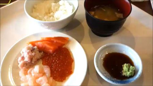 【天然温泉大浴場と岩盤浴そしていくら含むセルフ海鮮丼もある充実朝食バイキングで宿泊費2000円】何もかもビジホ格上クラス「ホテルWBFグランデ旭川」